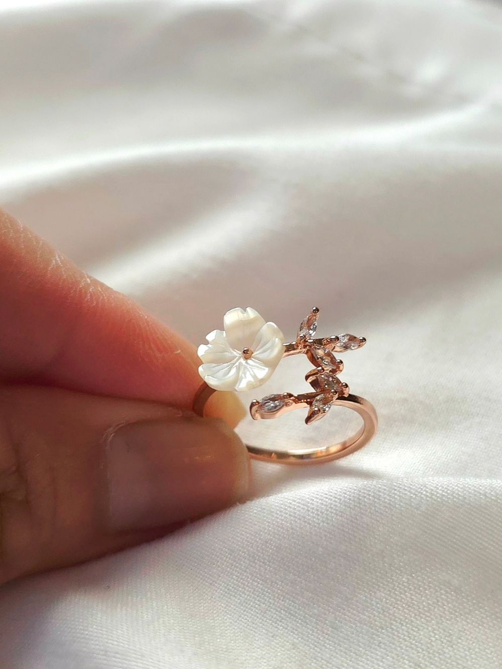 💎NEW💎 GOLD PLATED CHERRY BLOSSOM  RING - Picture 2 of 11